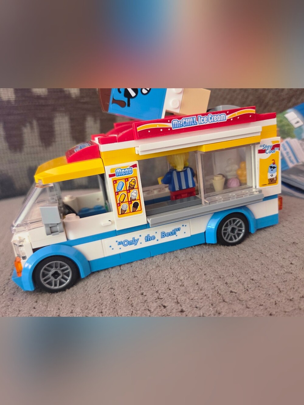 Lego City Ice Cream Truck 60253 Retired set 200 pcs 99% complete Different wig - Picture 7 of 16